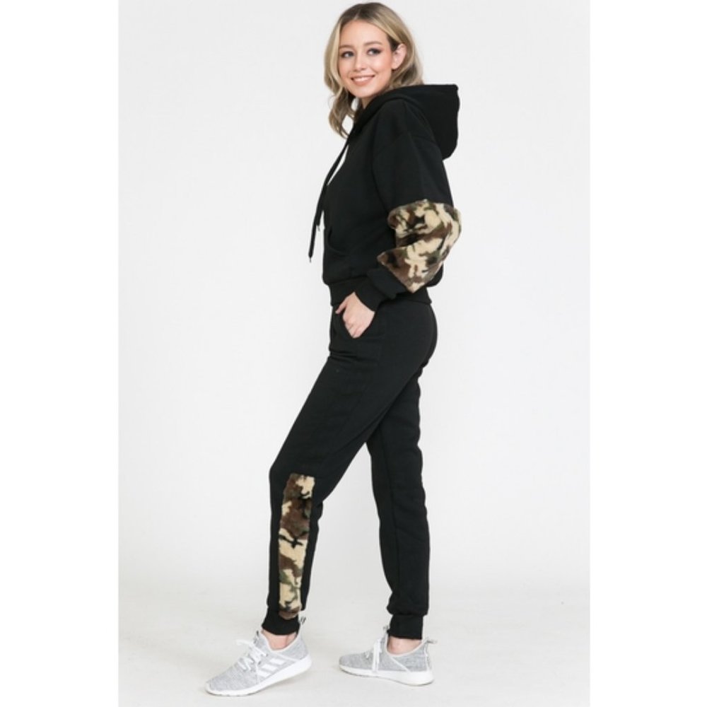 LAST ONE!🖤 Olive Camo Faux Fur 🖤 Women's & Youth Set - Picture 3 of 5